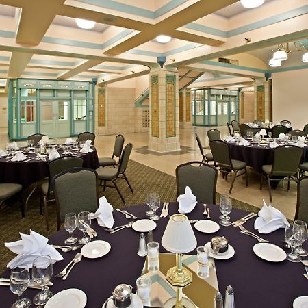 Отель Crowne Plaza Indianapolis-Dwtn-Union Stn By Ihg Экстерьер фото