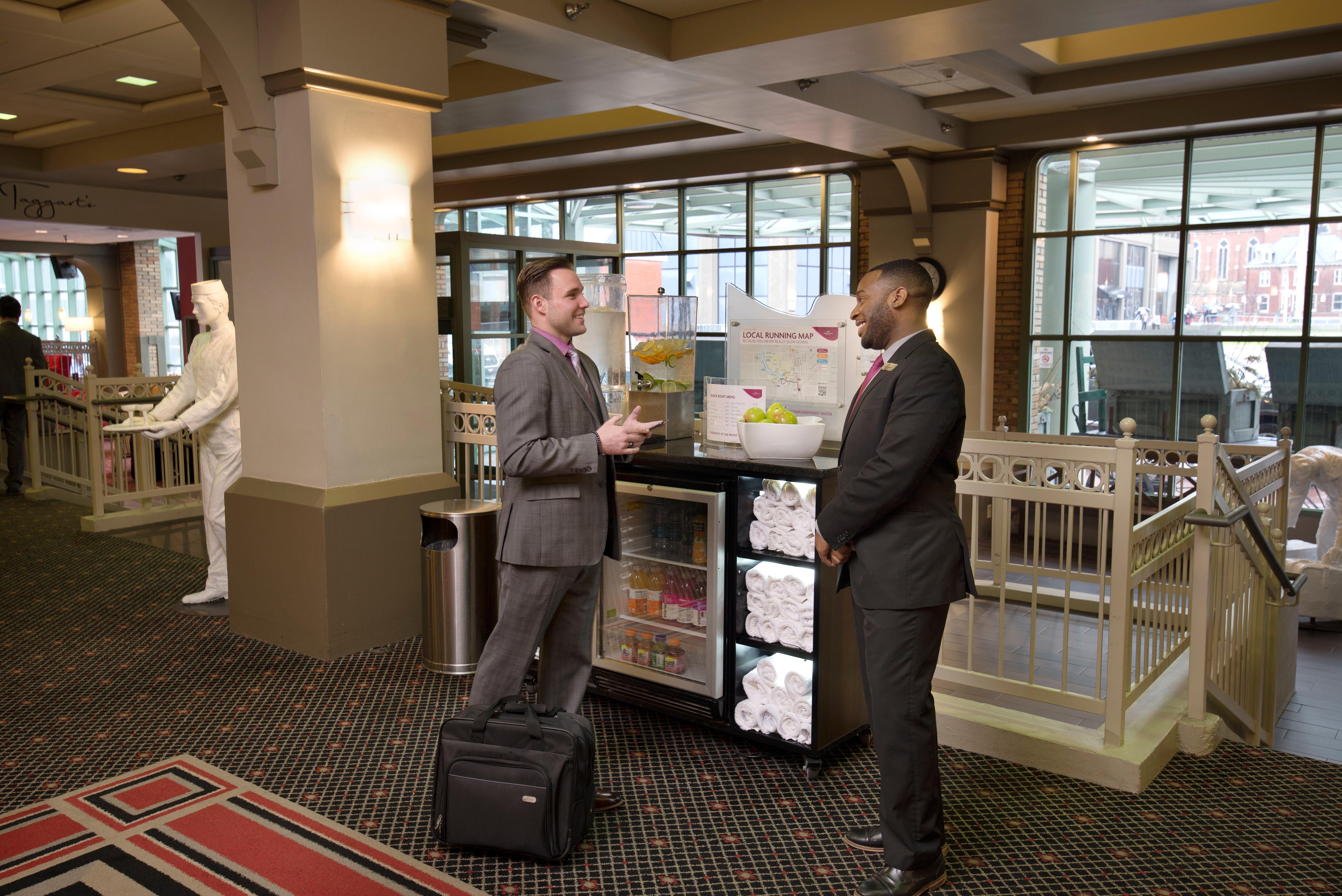 Отель Crowne Plaza Indianapolis-Dwtn-Union Stn By Ihg Экстерьер фото