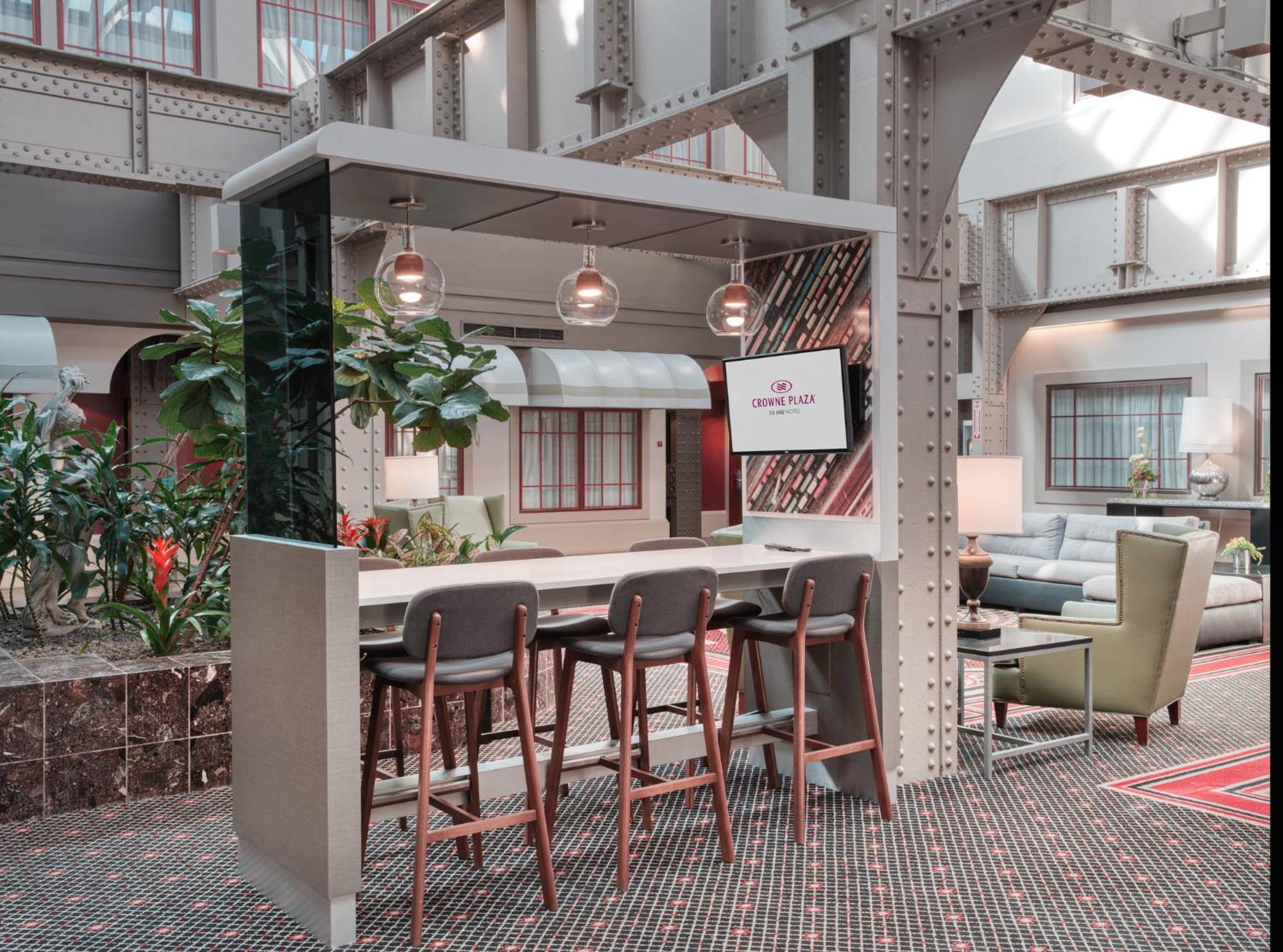Отель Crowne Plaza Indianapolis-Dwtn-Union Stn By Ihg Экстерьер фото