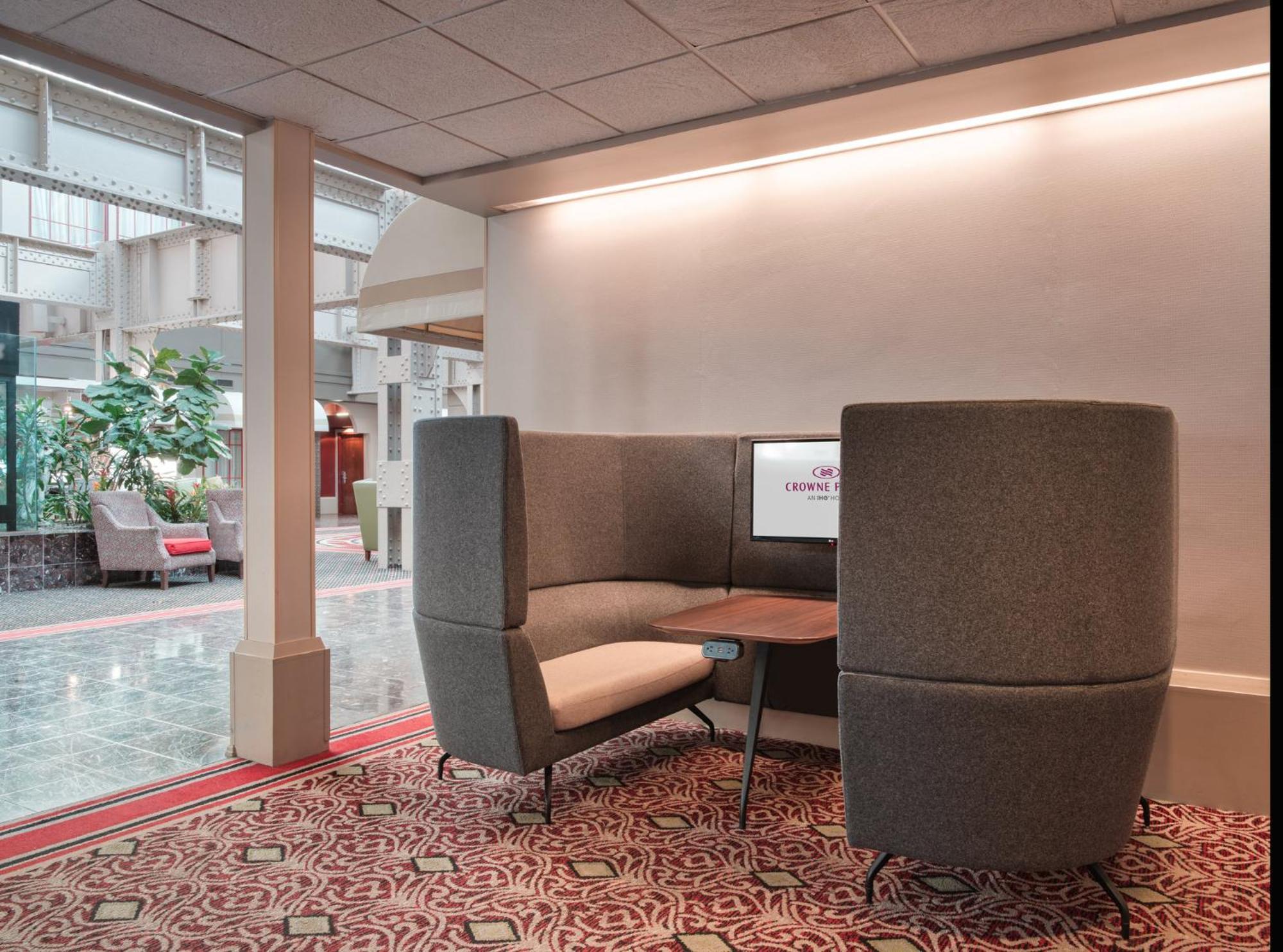 Отель Crowne Plaza Indianapolis-Dwtn-Union Stn By Ihg Экстерьер фото