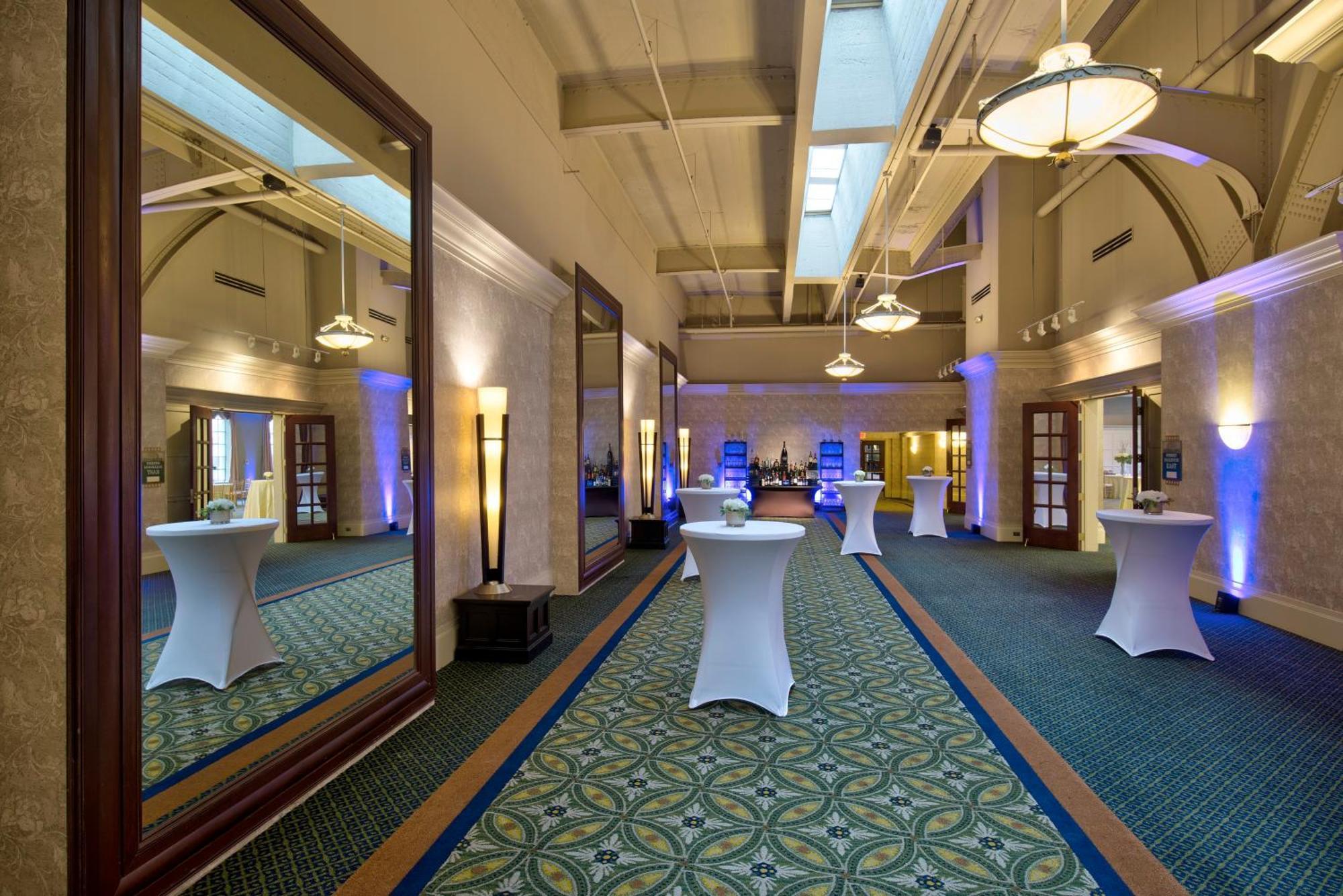 Отель Crowne Plaza Indianapolis-Dwtn-Union Stn By Ihg Экстерьер фото